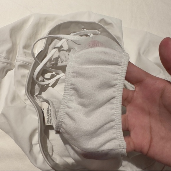 Under Armour Women’s UA Fly-By 2.0 Shorts Sz S White NWOT Exercise Running - Picture 13 of 13